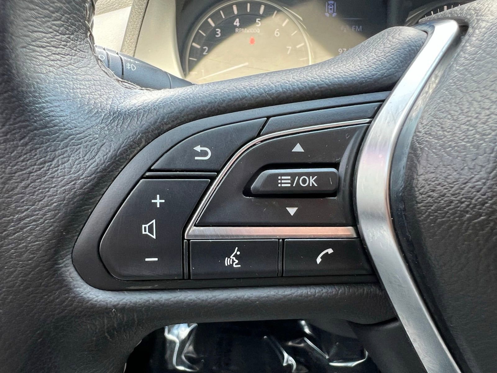 Used 2022 INFINITI Q50 Luxe w/ Cargo Package image 32