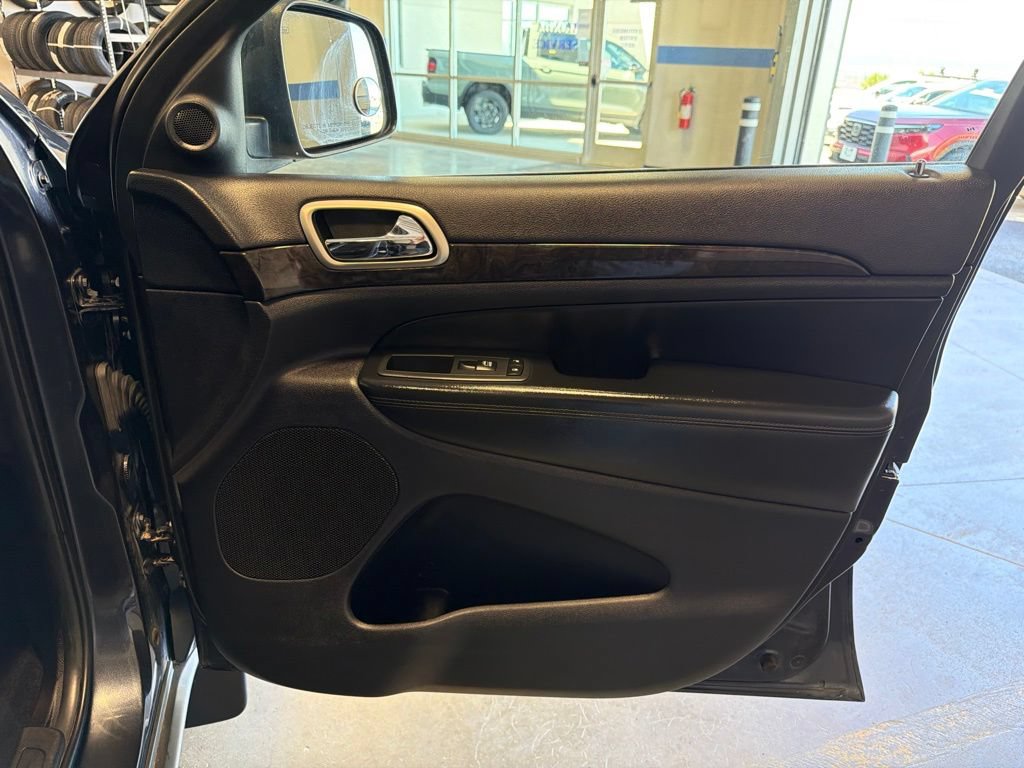 Used 2013 Jeep Grand Cherokee Laredo AWD/4WD image 29