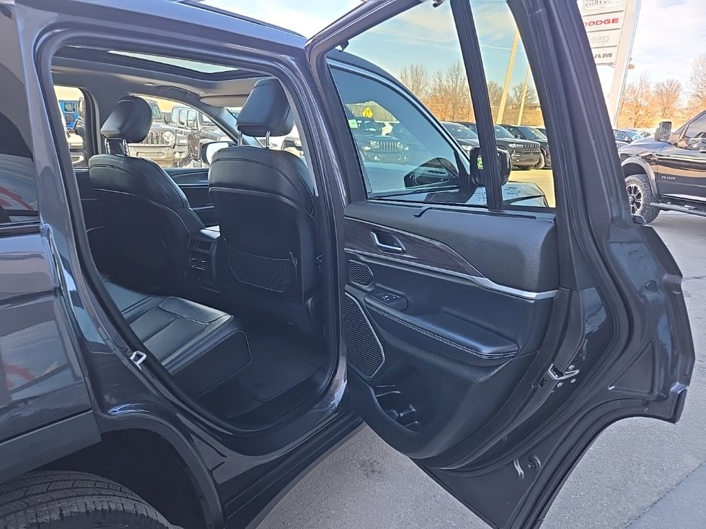 Used 2022 Jeep Grand Cherokee Limited 4xe w/ Luxury Tech Group II image 86