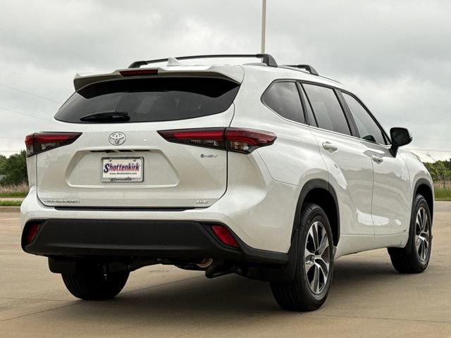 Used 2026 Toyota Highlander XLE image 8