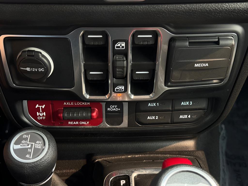 Used 2024 Jeep Wrangler Unlimited AWD/4WD image 25