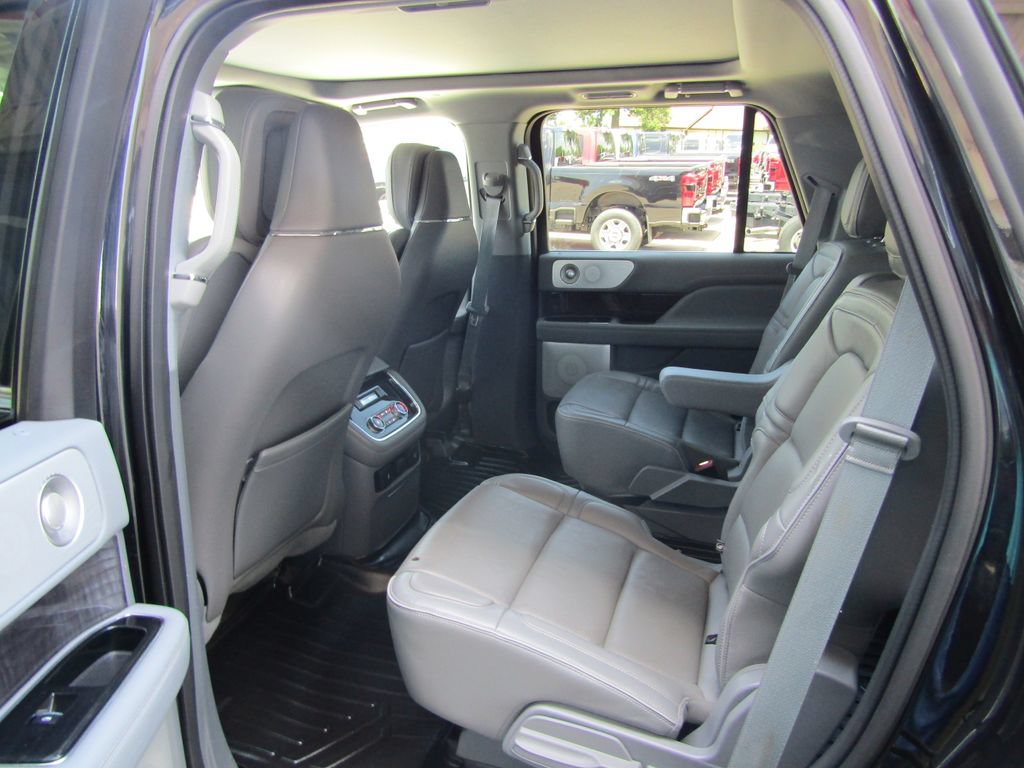 Used 2019 Lincoln Navigator Reserve w/ Cargo Package AWD/4WD image 35