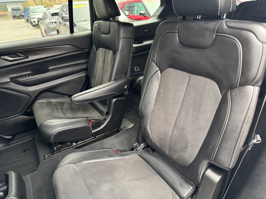 Used 2023 Jeep Grand Cherokee L Laredo AWD/4WD image 36