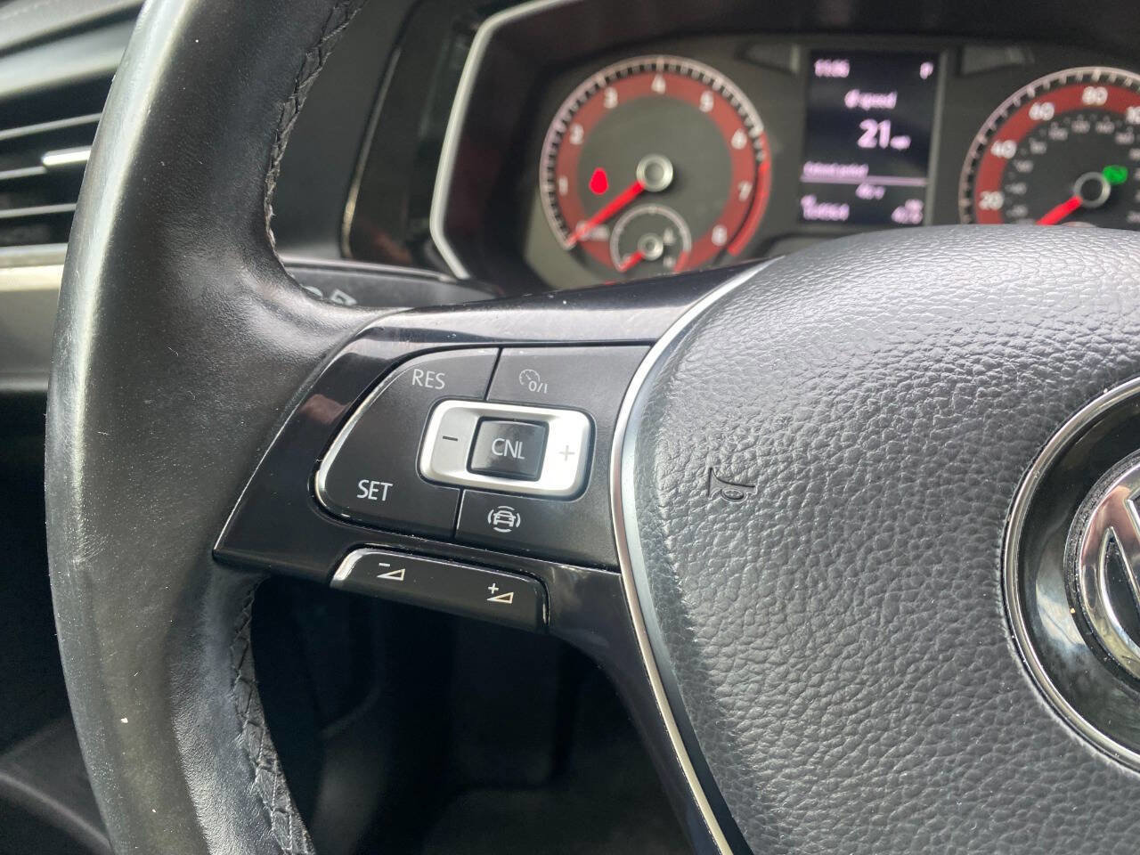 Used 2019 Volkswagen Jetta SE image 18