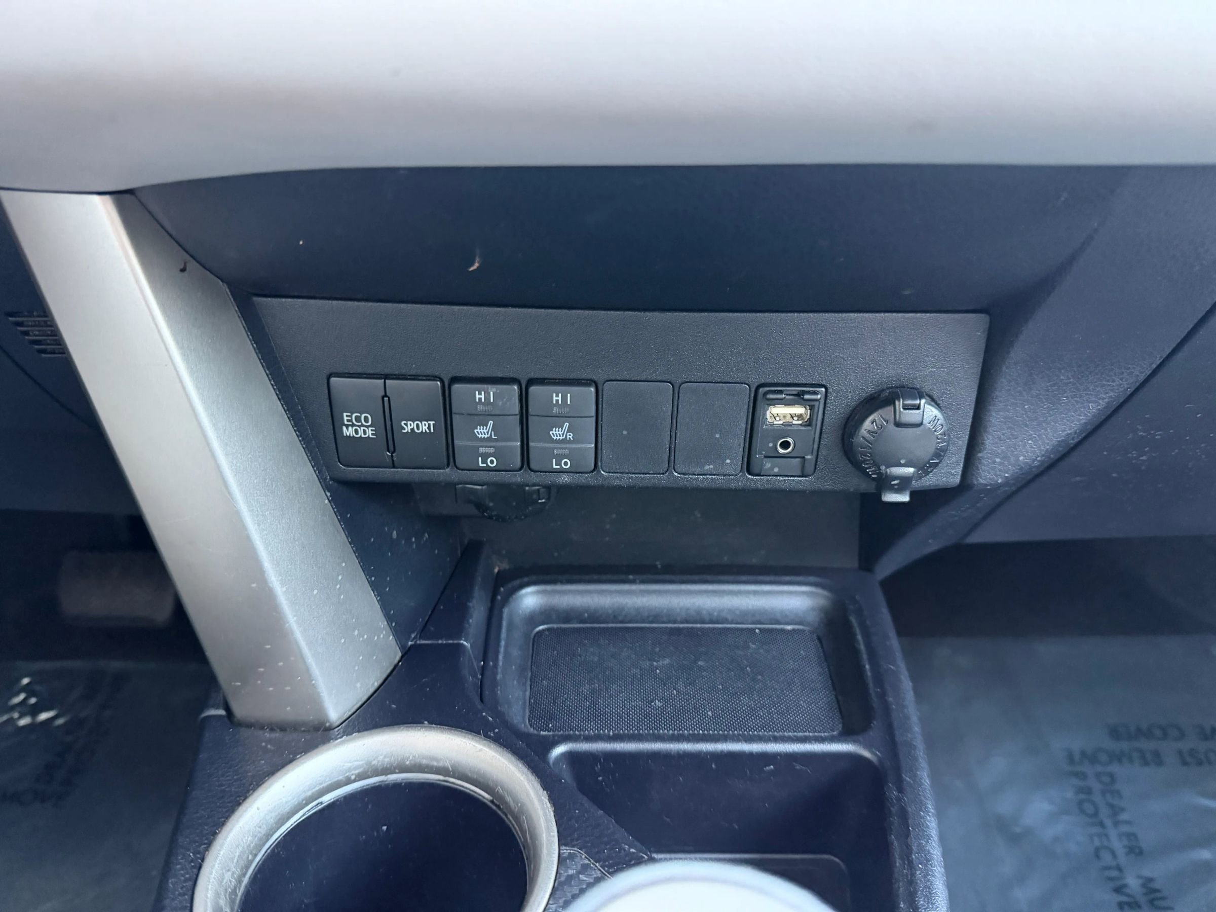 Used 2015 Toyota RAV4 Limited image 29