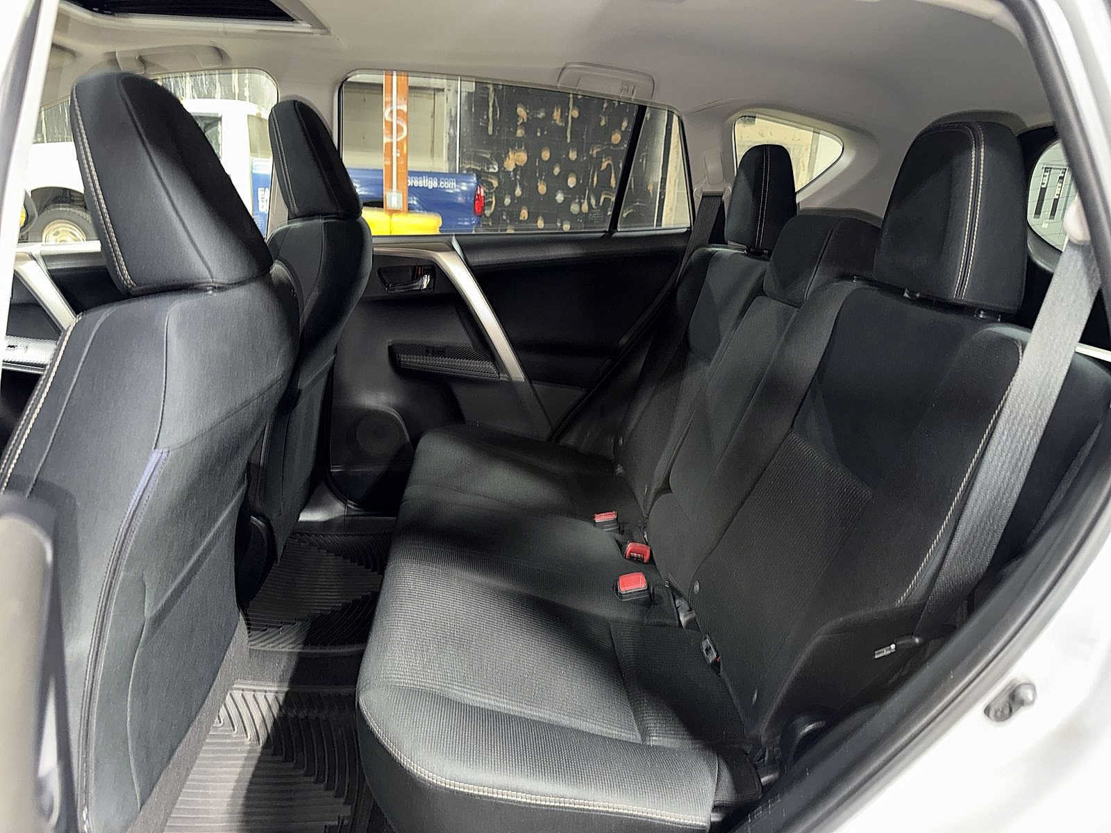 Used 2015 Toyota RAV4 XLE AWD/4WD image 17