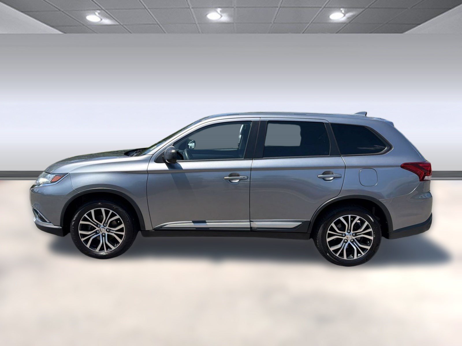 Used 2018 Mitsubishi Outlander ES AWD/4WD image 2