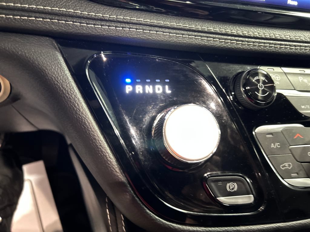 Used 2025 Chrysler Pacifica Premium FWD image 20