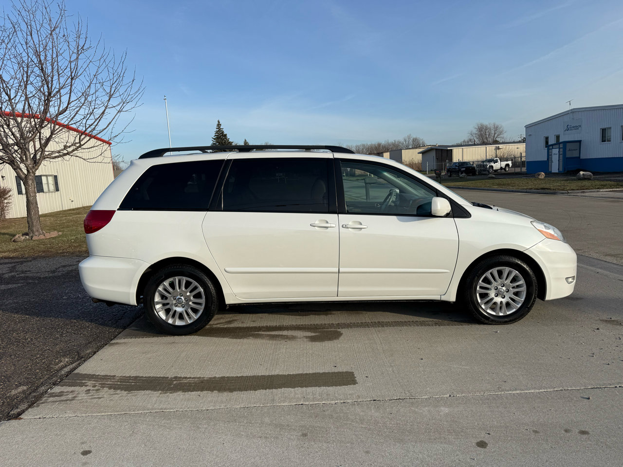 Used 2009 Toyota Sienna XLE image 4