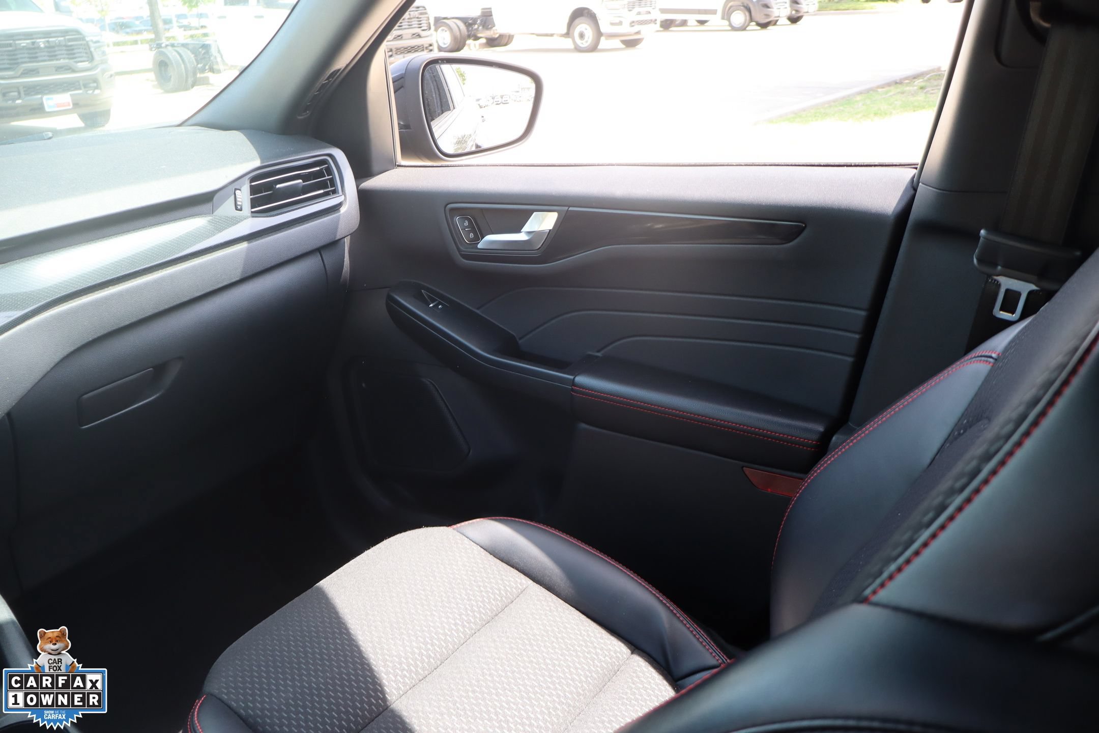 Used 2025 Ford Escape ST-Line Select AWD/4WD image 23