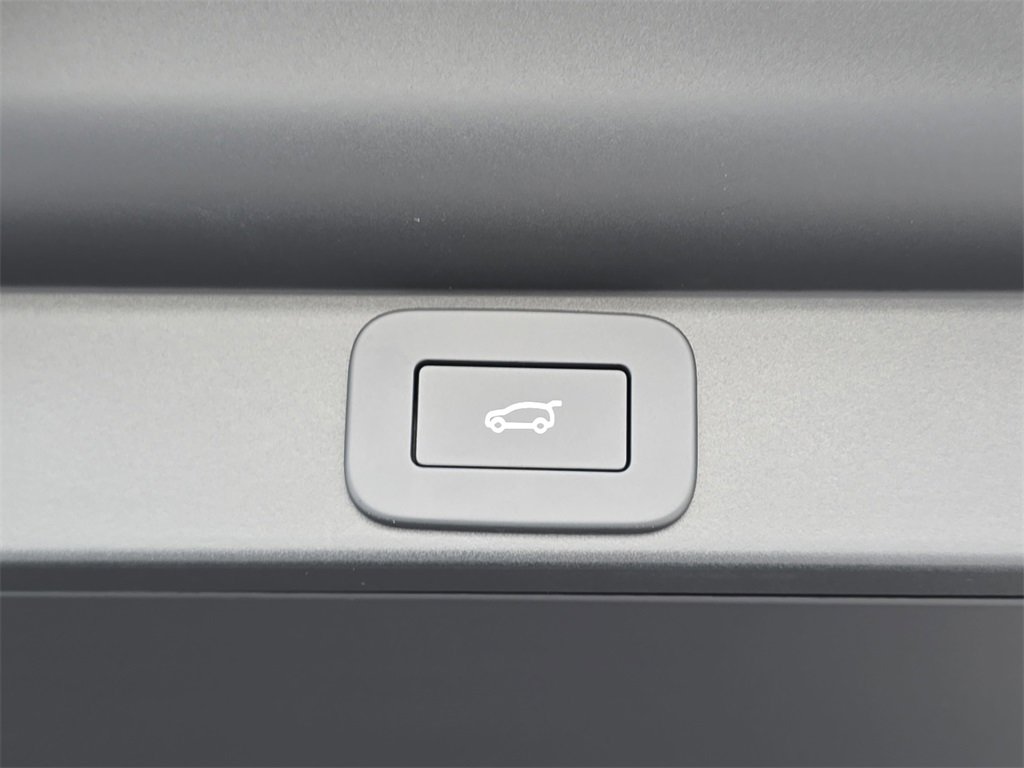 New 2026 Land Rover Range Rover SE image 13