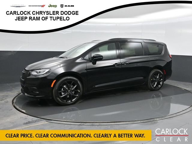 New 2026 Chrysler Pacifica Limited w/ Uconnect Theater Family Group image 1