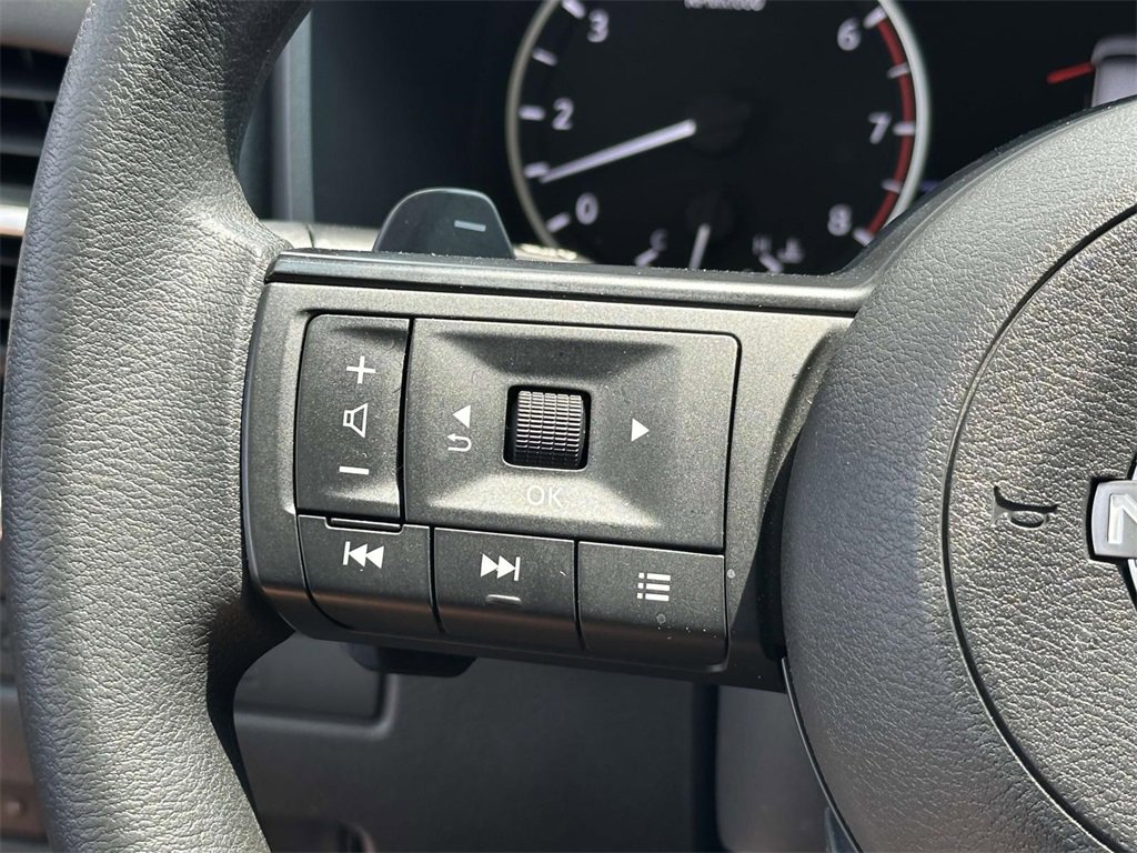 Used 2022 Nissan Rogue S image 21