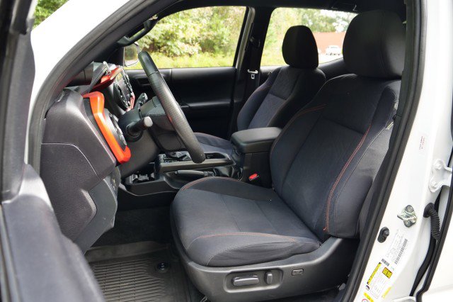 Used 2020 Toyota Tacoma TRD Sport image 3