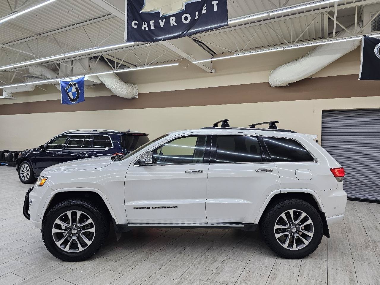 Used 2018 Jeep Grand Cherokee Overland RWD image 9