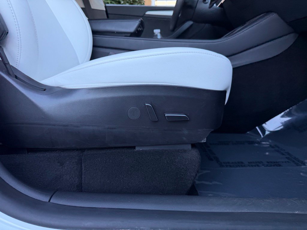 Used 2022 Tesla Model Y Performance AWD/4WD image 35