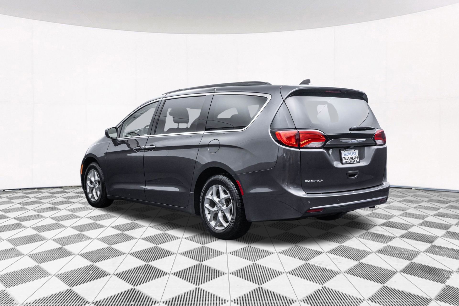 Used 2019 Chrysler Pacifica Touring Plus w/ Tire & Wheel Group image 9