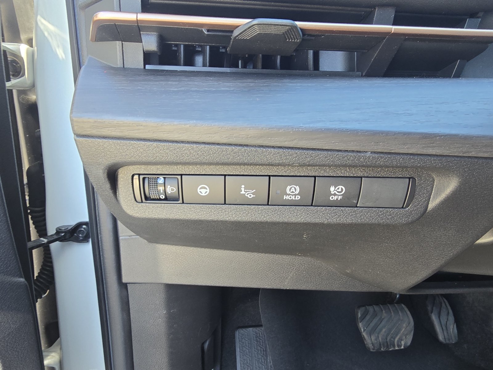 Used 2024 Nissan Ariya AWD image 19