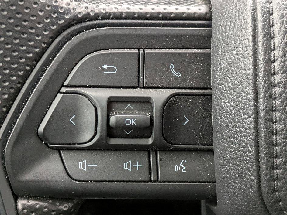 Used 2024 Toyota Tacoma SR image 16