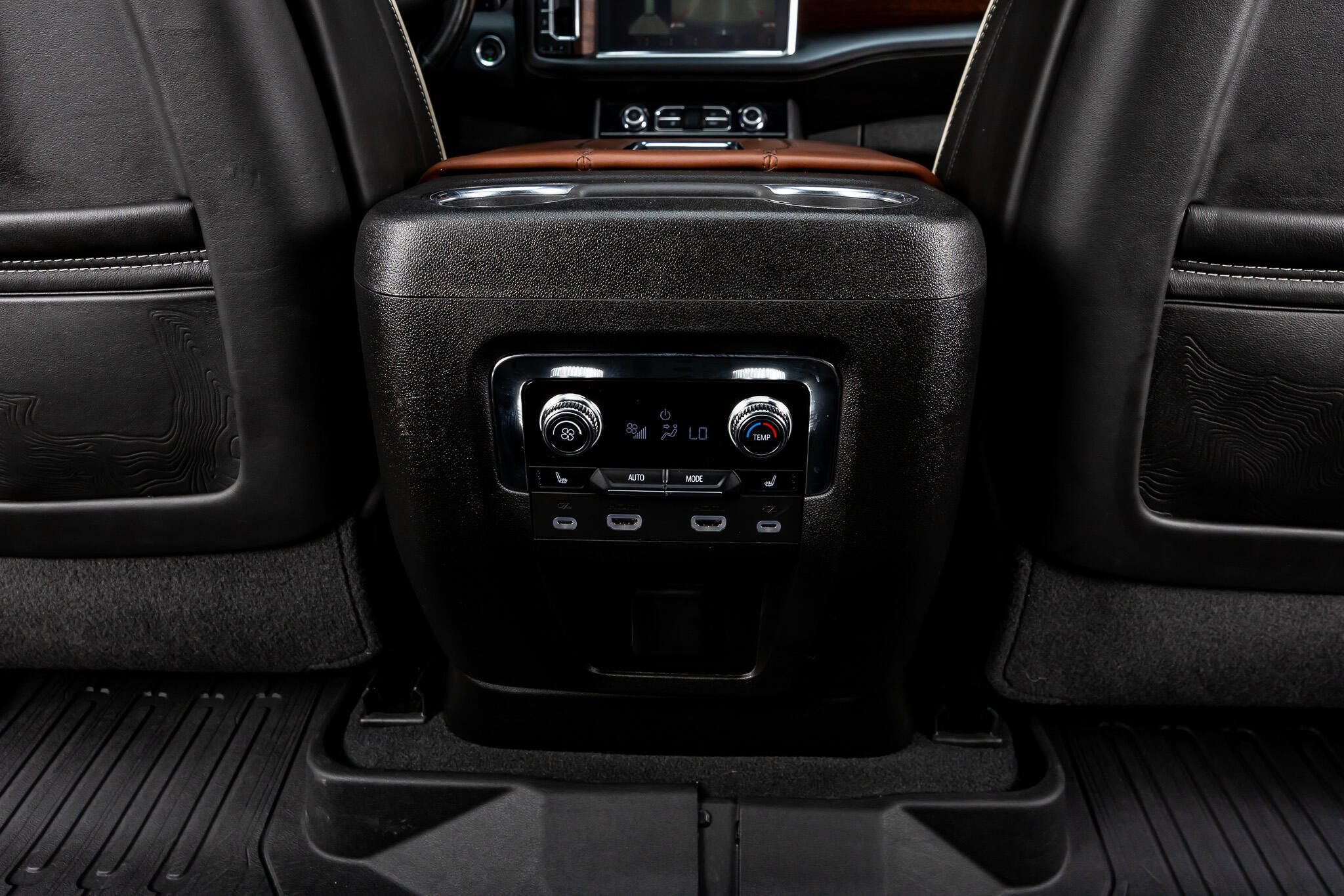 Used 2024 GMC Yukon Denali Ultimate w/ LPO, Floor Liner Package AWD/4WD image 32