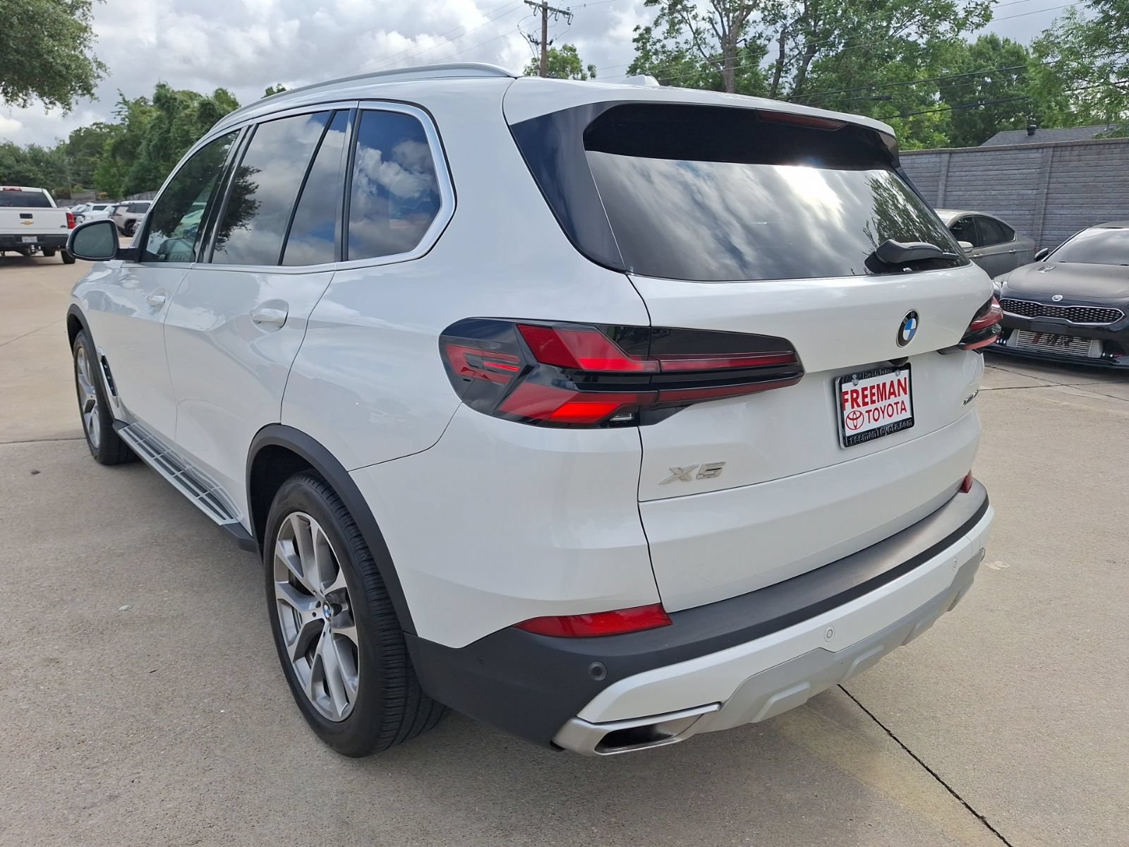 Used 2024 BMW X5 xDrive40i w/ Executive Package AWD/4WD image 4