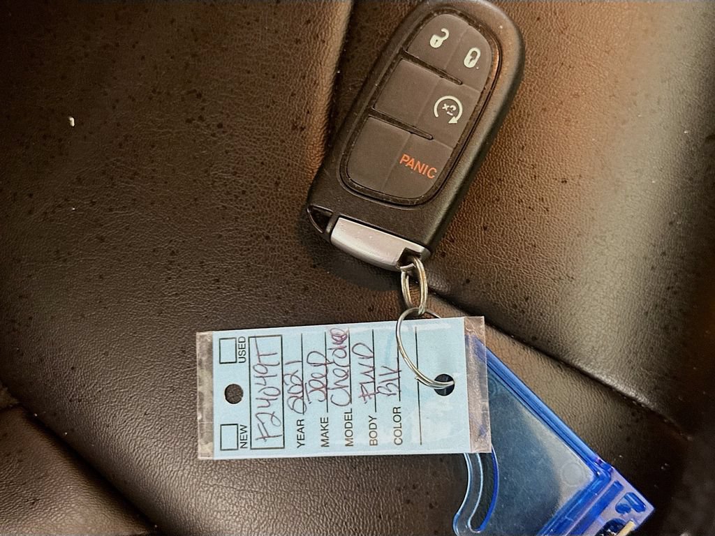 Used 2021 Jeep Cherokee Latitude Plus FWD image 36