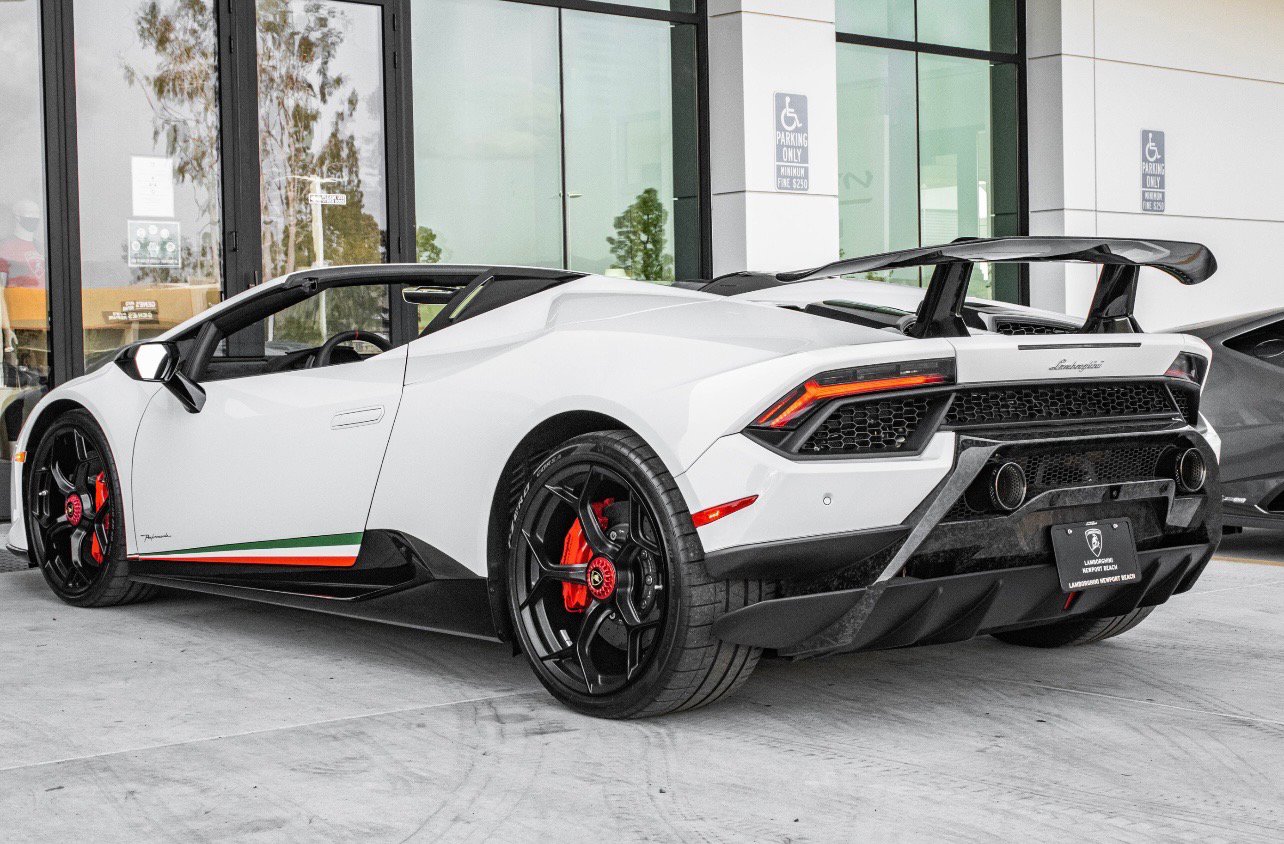 Used 2018 Lamborghini Huracan Performante AWD/4WD image 19