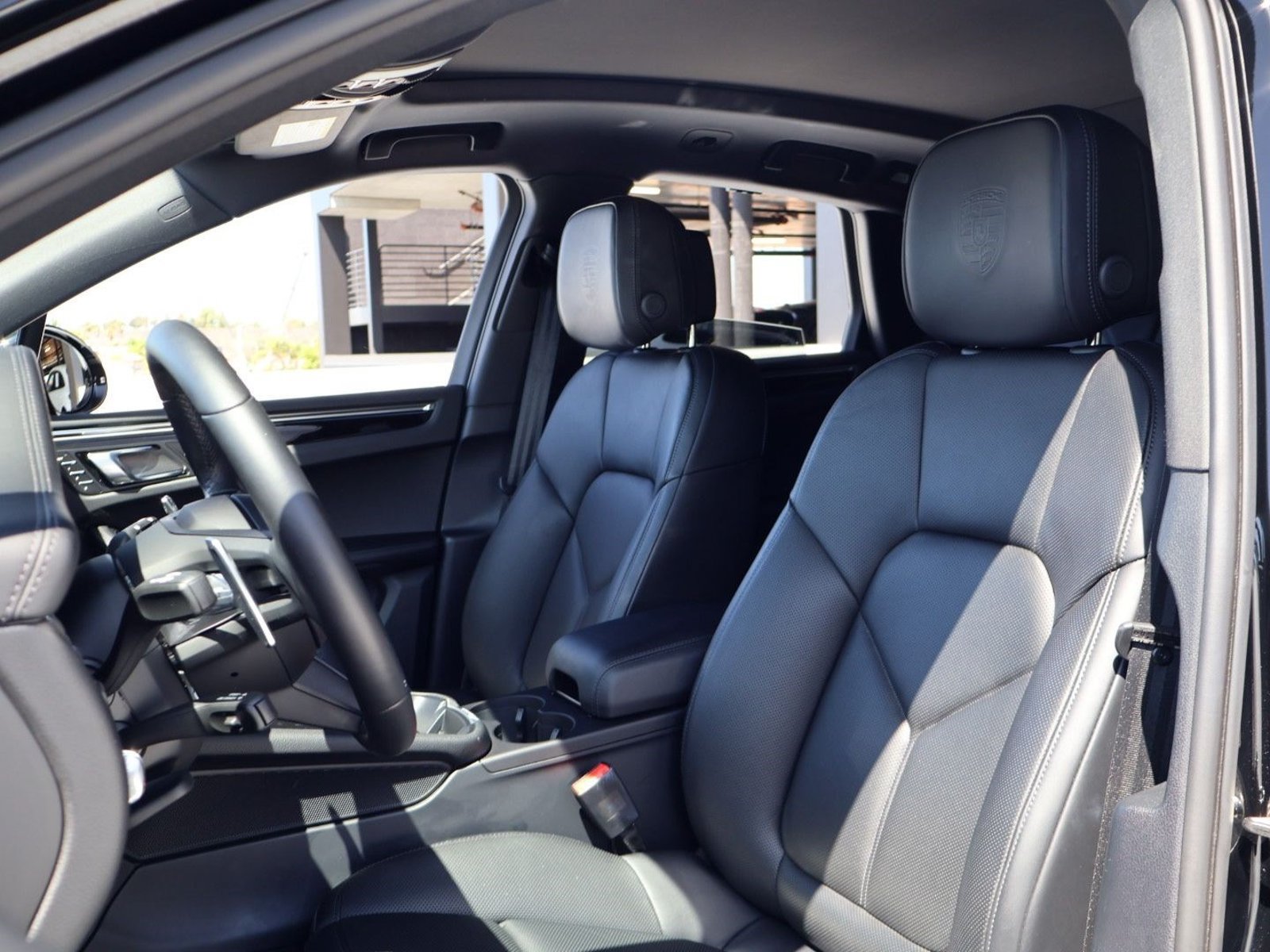 Certified 2026 Porsche Macan AWD/4WD image 5