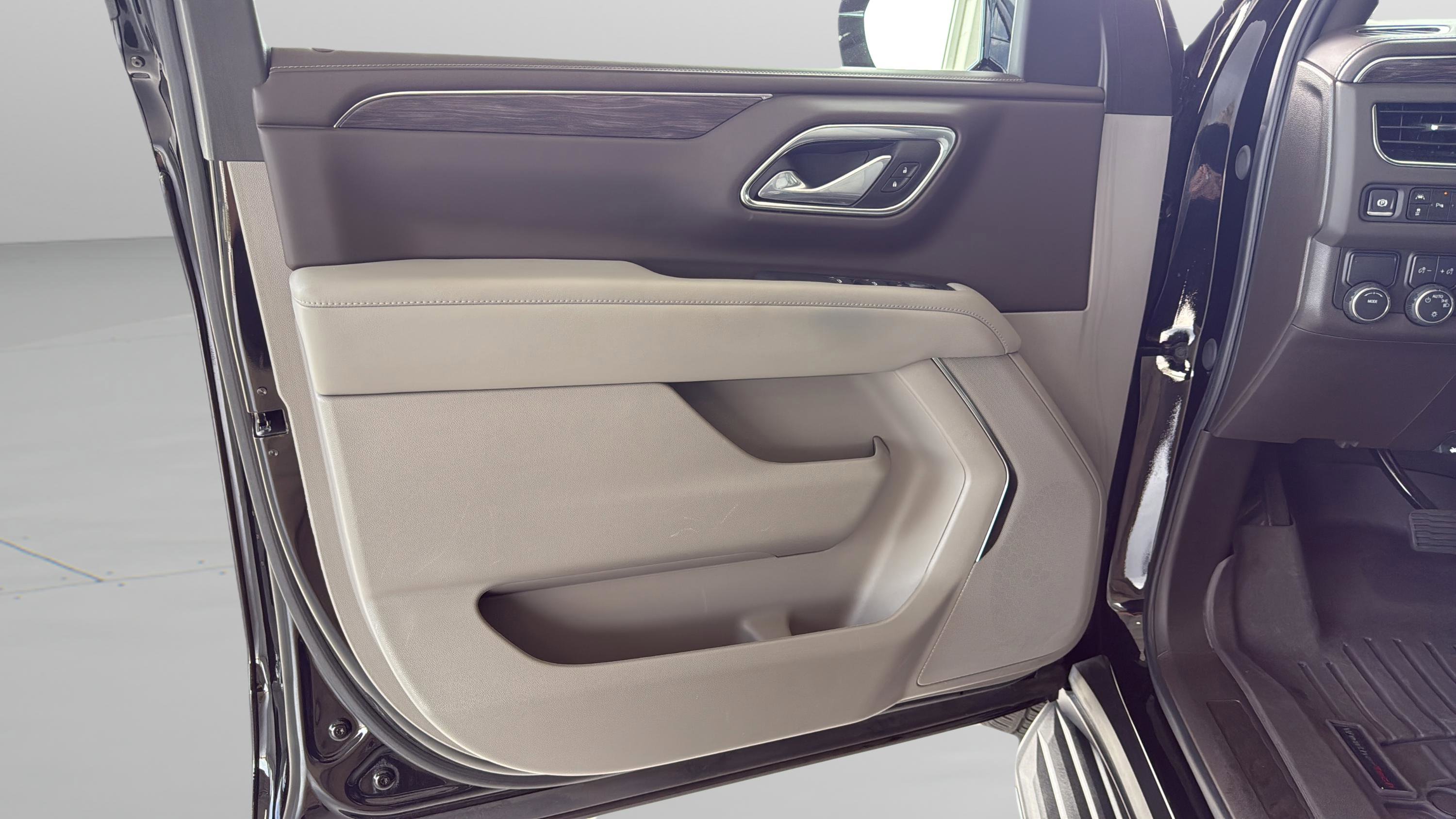 Used 2024 Chevrolet Tahoe LS RWD image 30