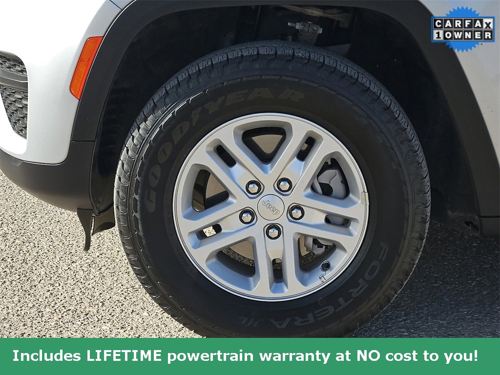 Used 2025 Jeep Grand Cherokee Laredo image 9