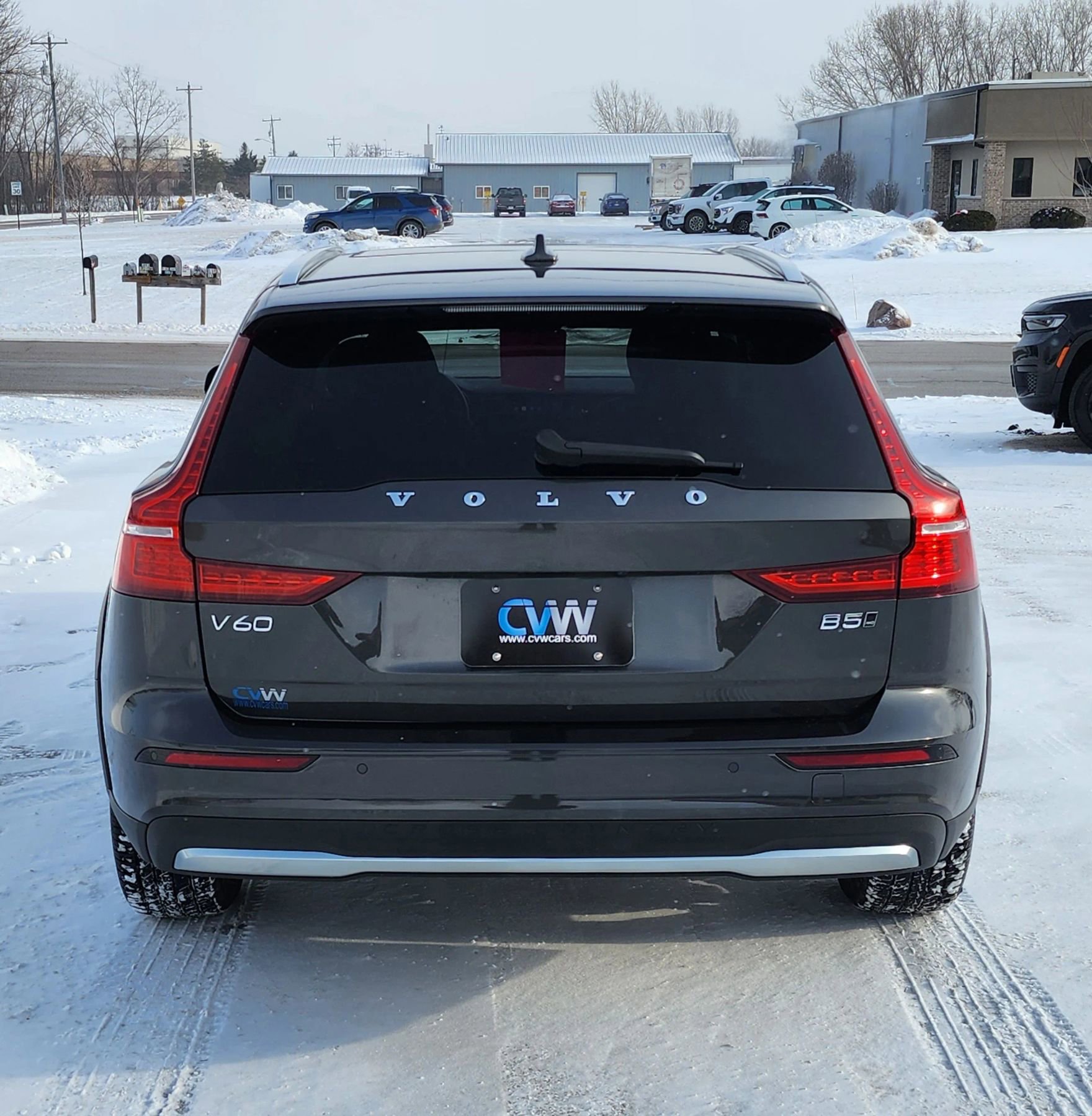 Used 2025 Volvo V60 B5 Cross Country Plus image 11