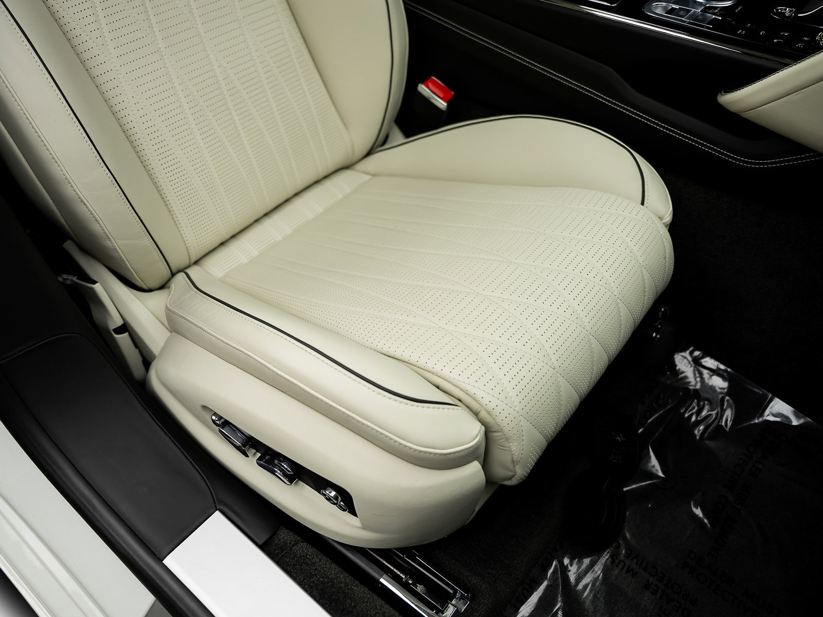Used 2022 Bentley Flying Spur Plug-In Hybrid AWD/4WD image 34
