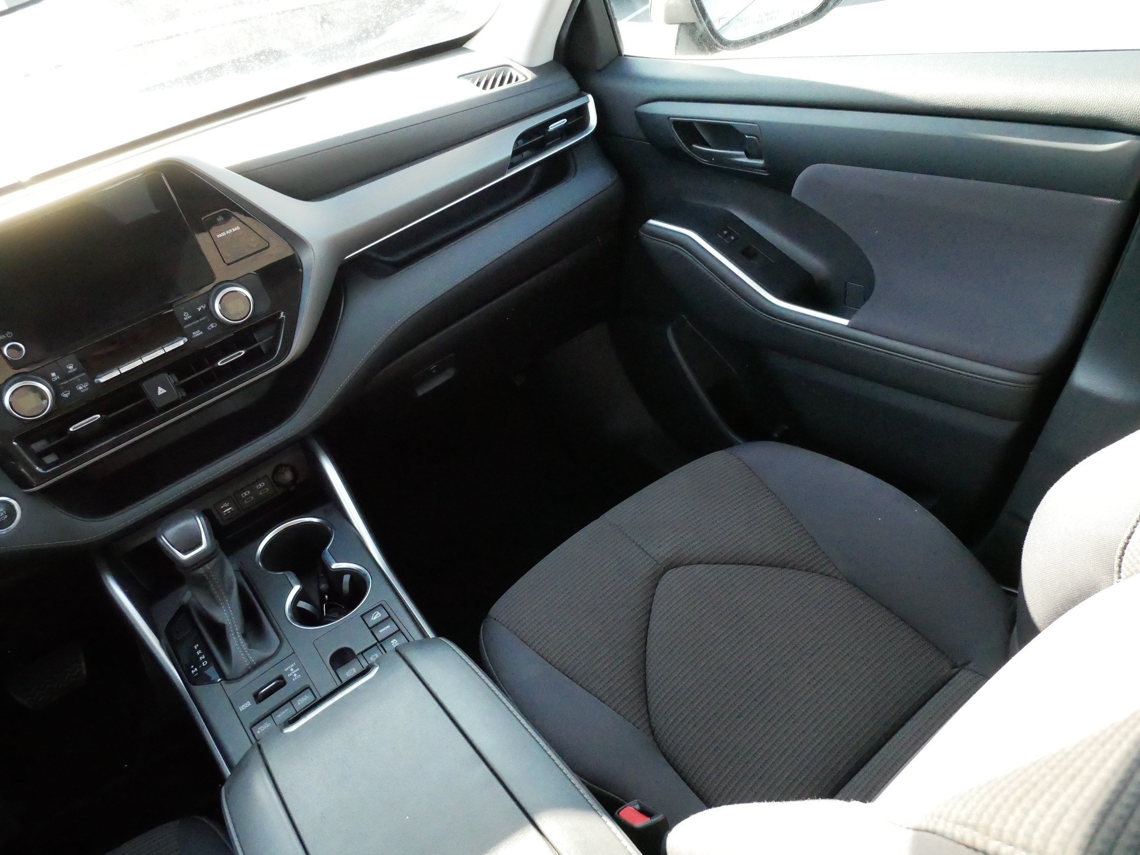 Used 2023 Toyota Highlander LE AWD/4WD image 11
