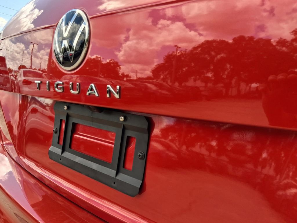 Used 2023 Volkswagen Tiguan SE w/ Panoramic Sunroof Package FWD image 29