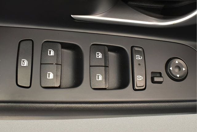Used 2025 Hyundai Elantra SEL FWD image 21