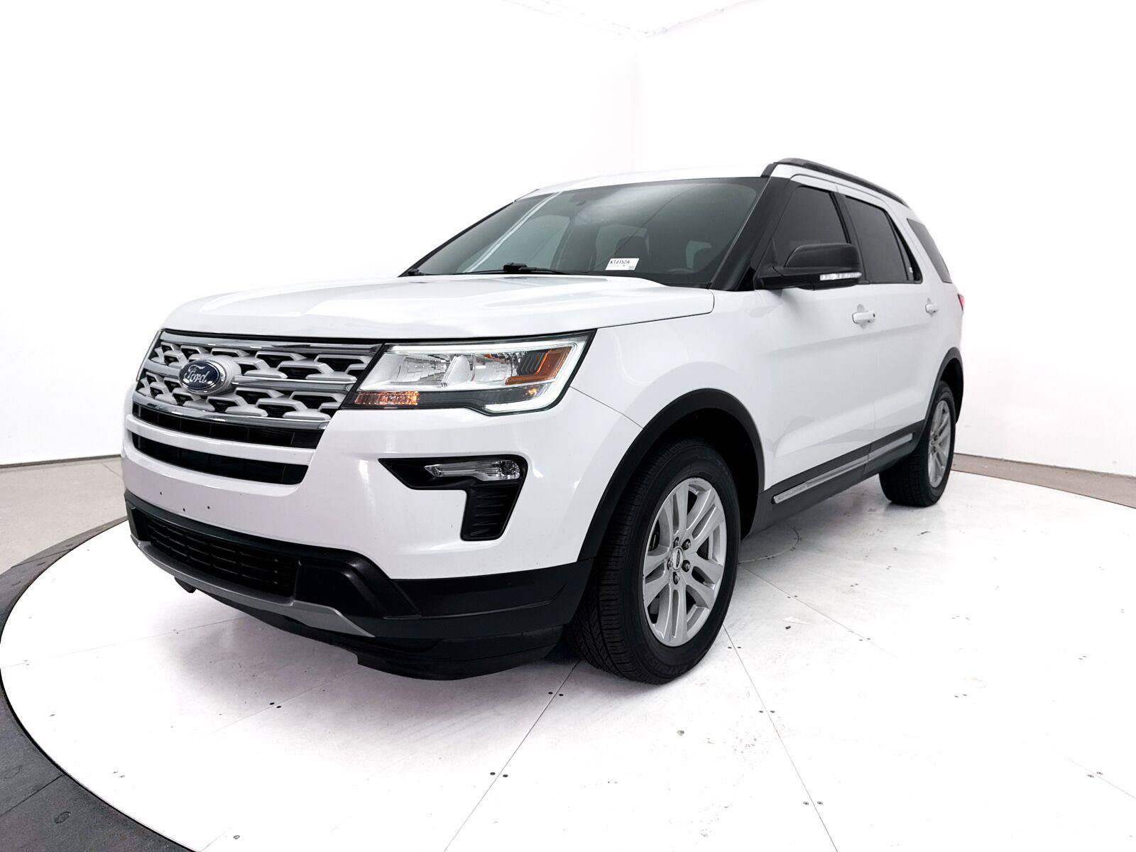 Used 2019 Ford Explorer XLT w/ Equipment Group 201A AWD/4WD image 3