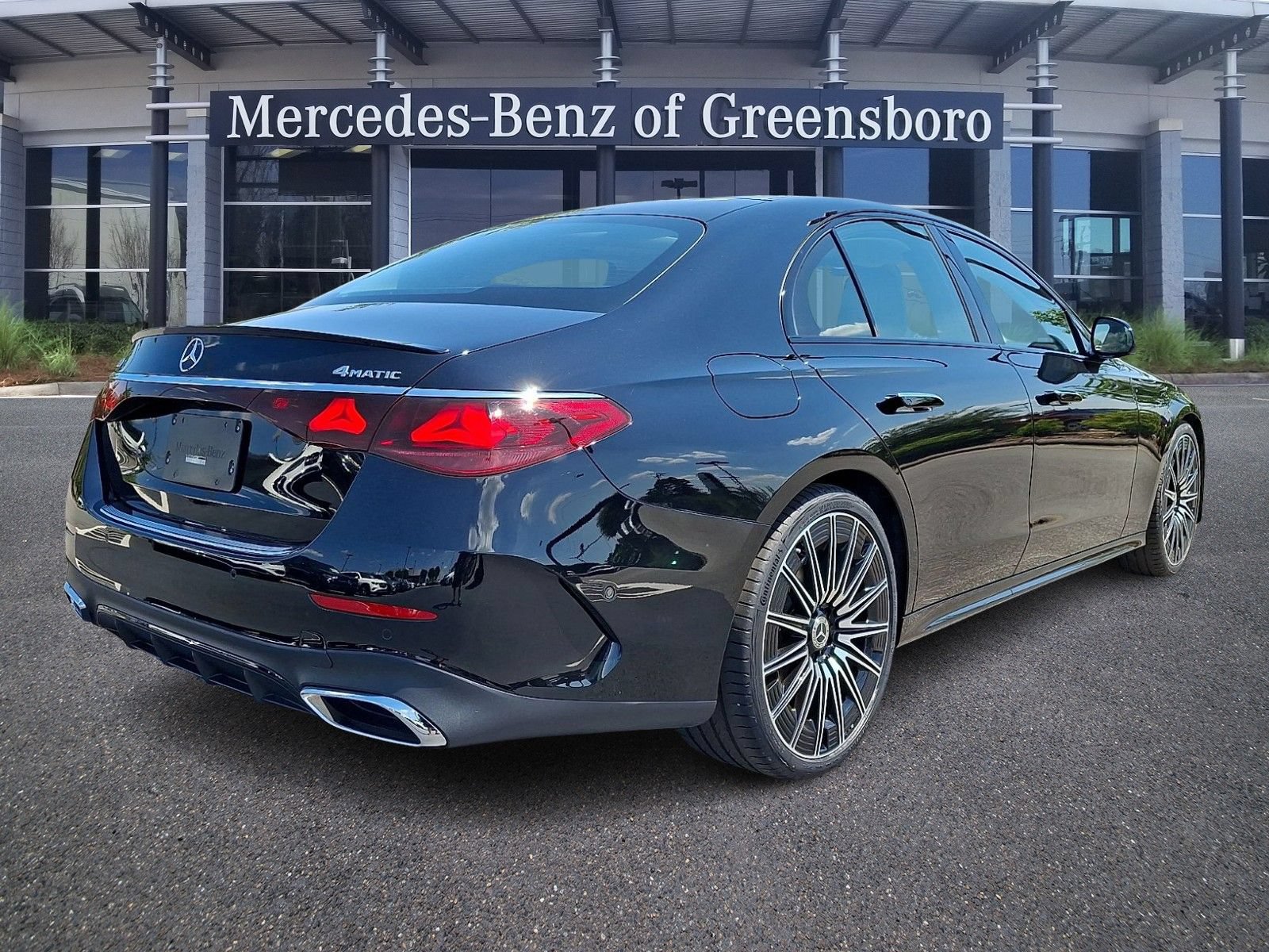 Used 2025 Mercedes-Benz E 350 4MATIC Sedan image 6