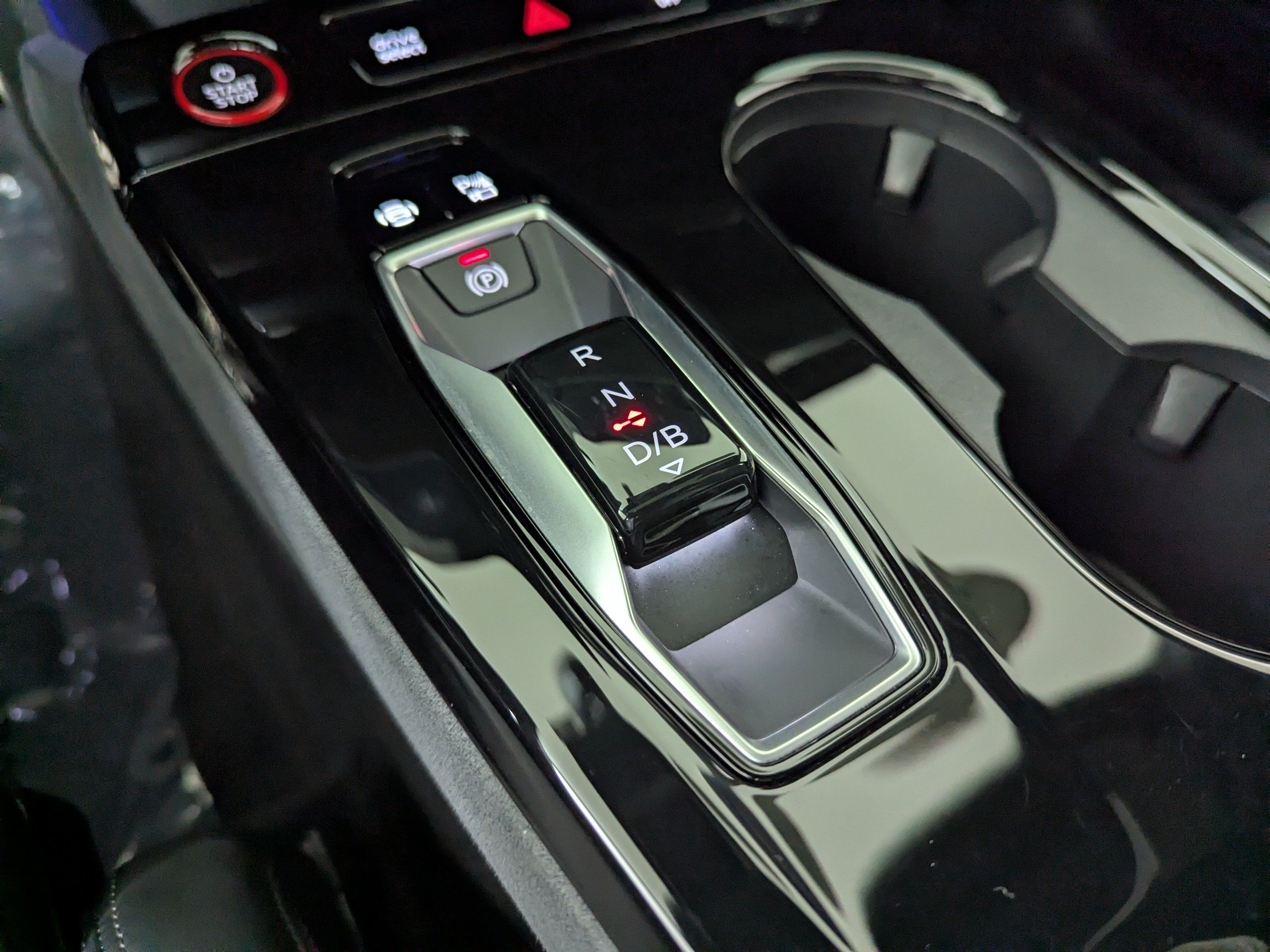 Certified 2025 Audi SQ6 e-tron Prestige AWD/4WD image 20