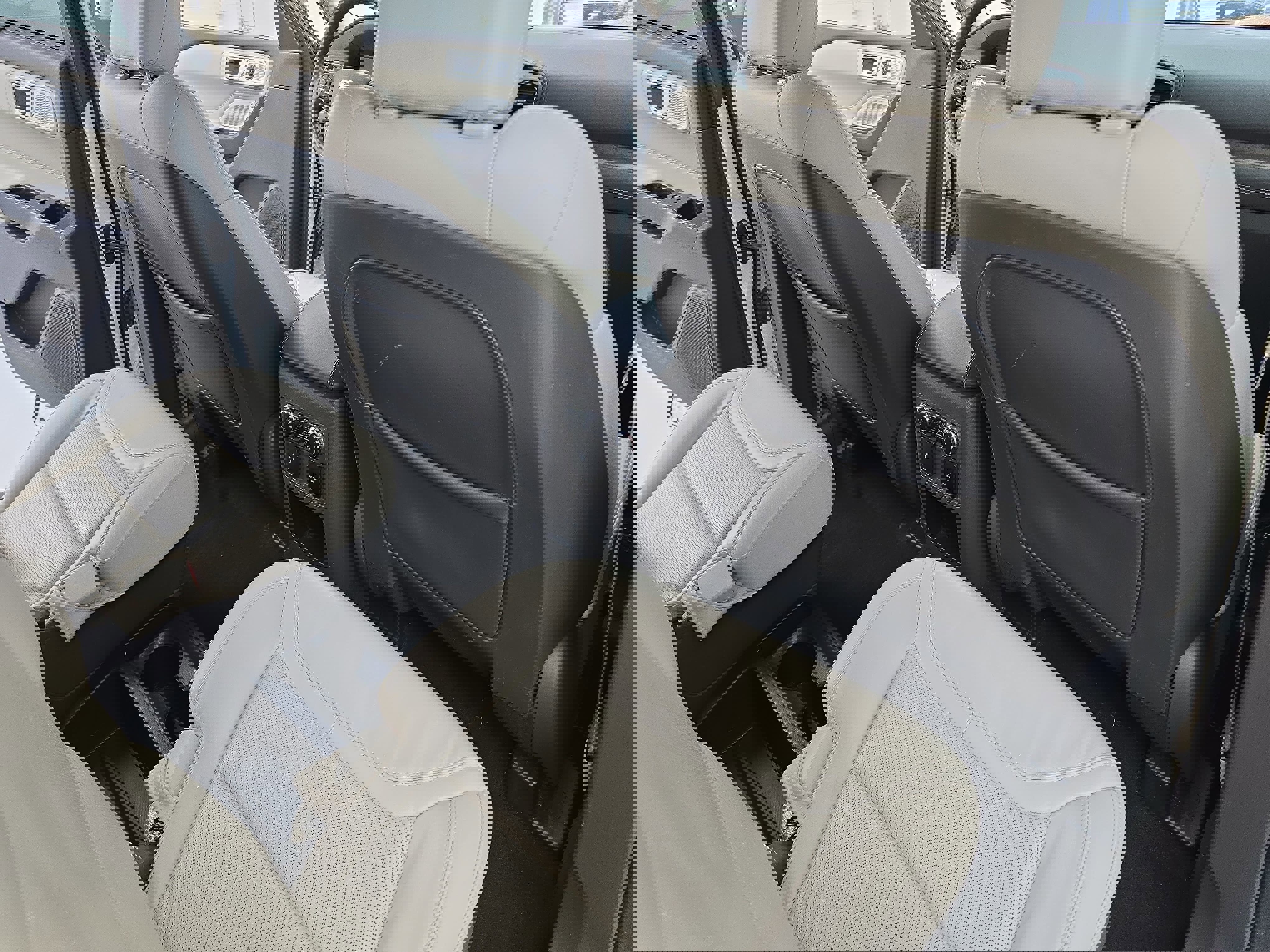 Used 2020 Ford Explorer Platinum w/ Premium Technology Package image 11