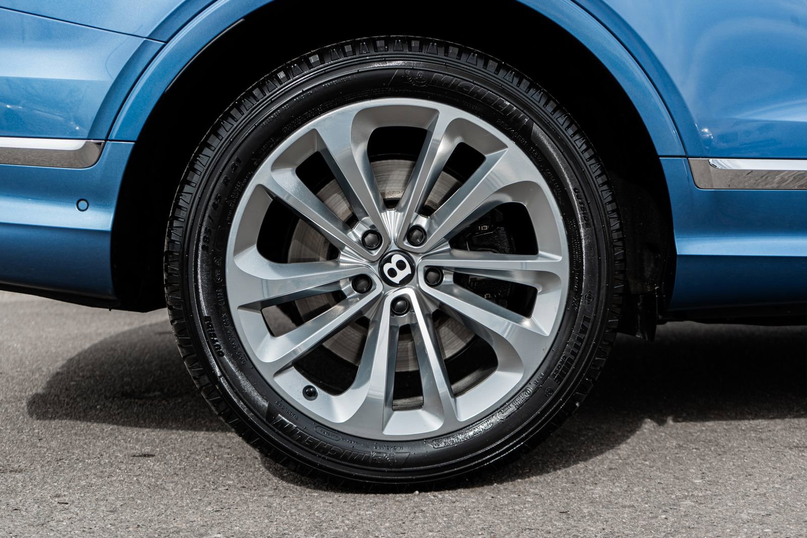 Used 2022 Bentley Bentayga image 15