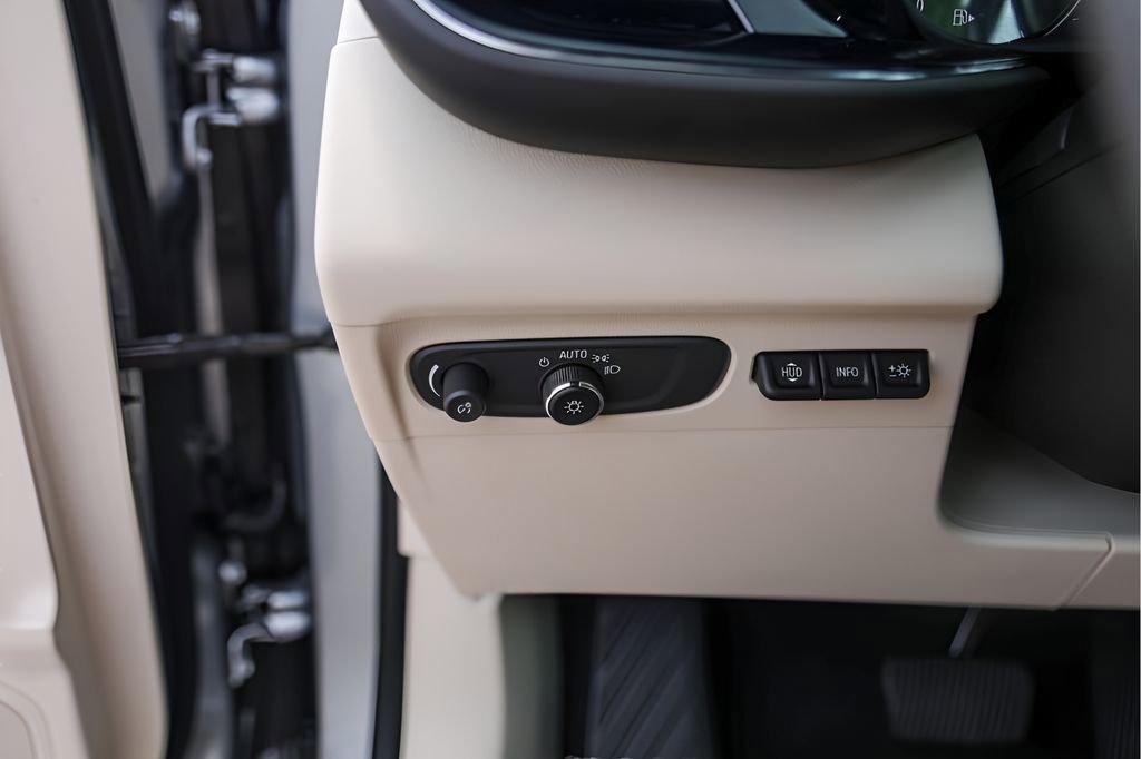 Used 2023 Buick Envision Avenir AWD/4WD image 18