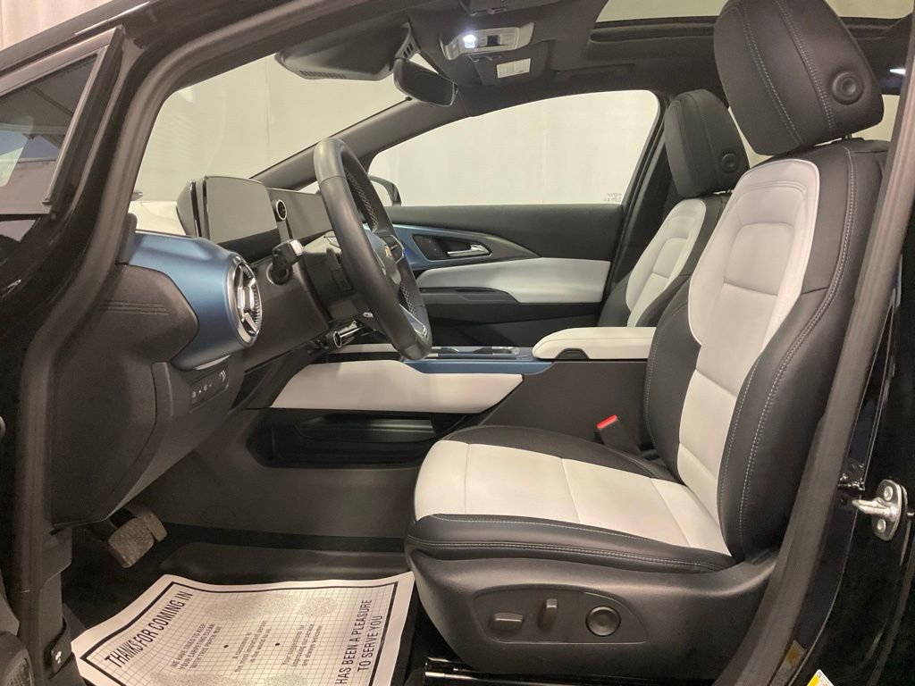 Used 2025 Chevrolet Equinox EV LT w/ Convenience Package II AWD/4WD image 4