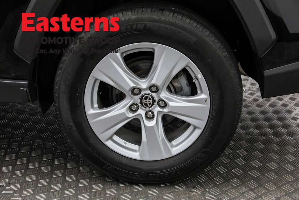 Used 2021 Toyota RAV4 LE image 32