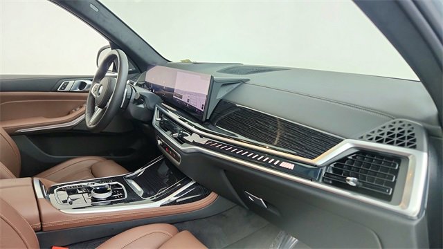 Used 2025 BMW X7 M60i image 21
