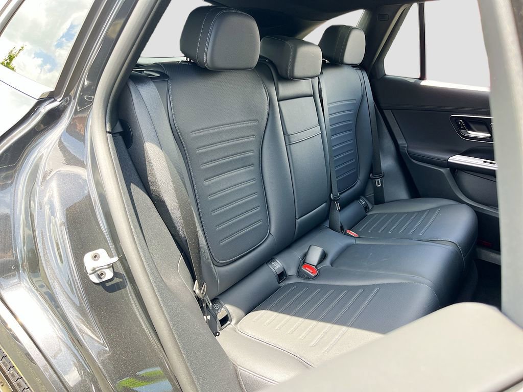 Used 2025 Mercedes-Benz GLC 300 4MATIC image 28