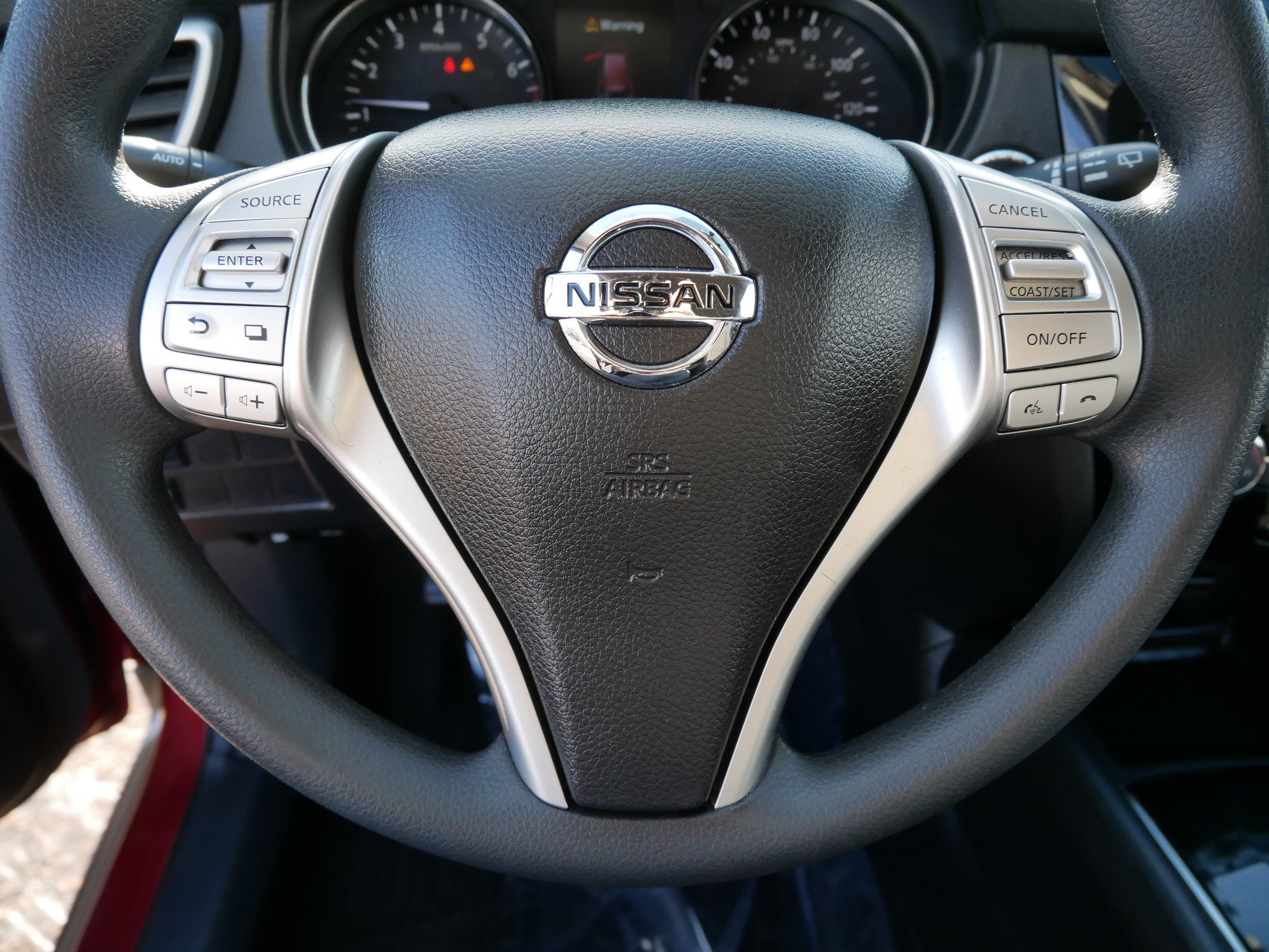 Used 2015 Nissan Rogue SV image 25