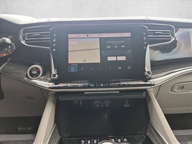 Used 2022 Jeep Wagoneer Series III w/ Premium Group I AWD/4WD image 15