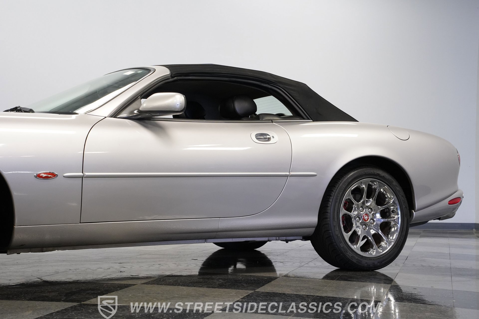 Used 2001 Jaguar XK8 Convertible image 22