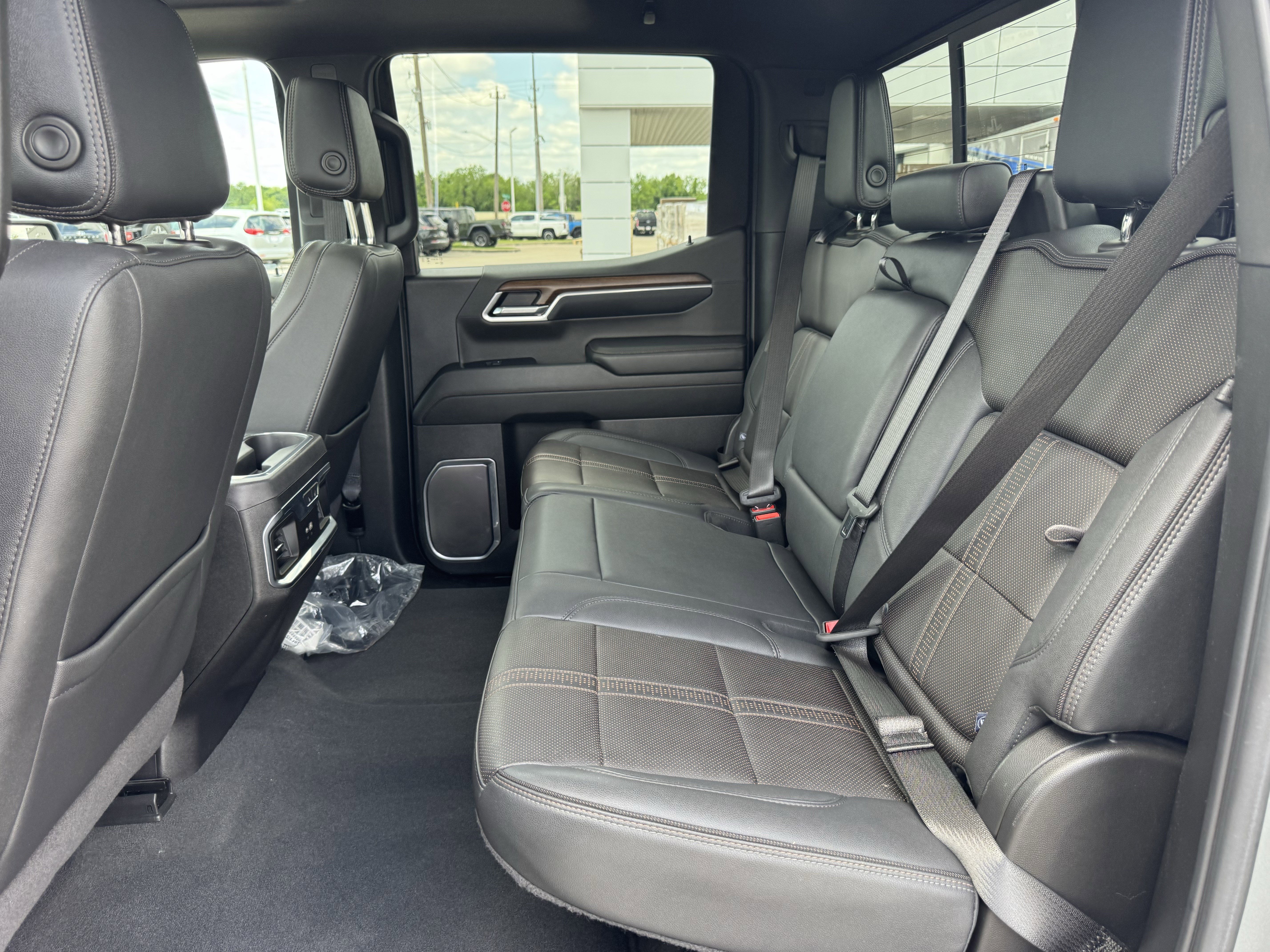 Used 2024 Chevrolet Silverado 1500 High Country w/ Technology Package AWD/4WD image 30