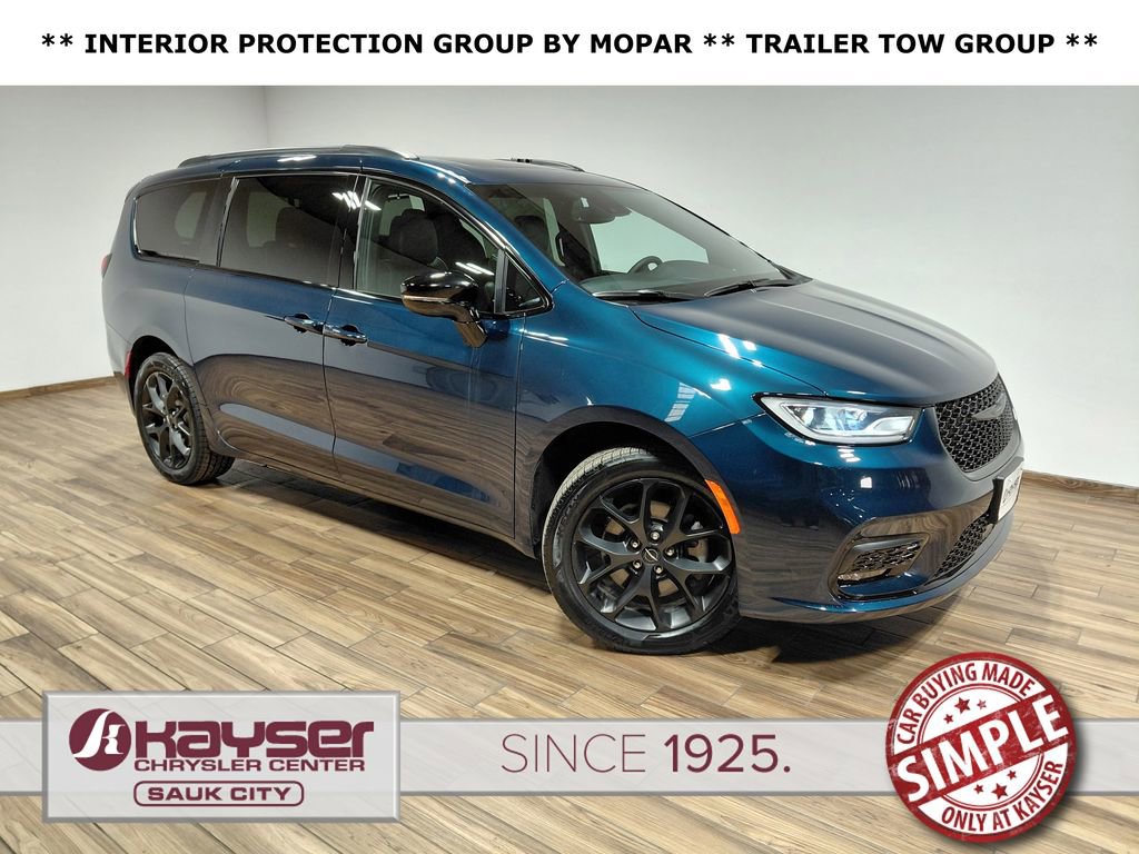 Used 2025 Chrysler Pacifica Limited w/ Trailer Tow Group AWD/4WD image 1